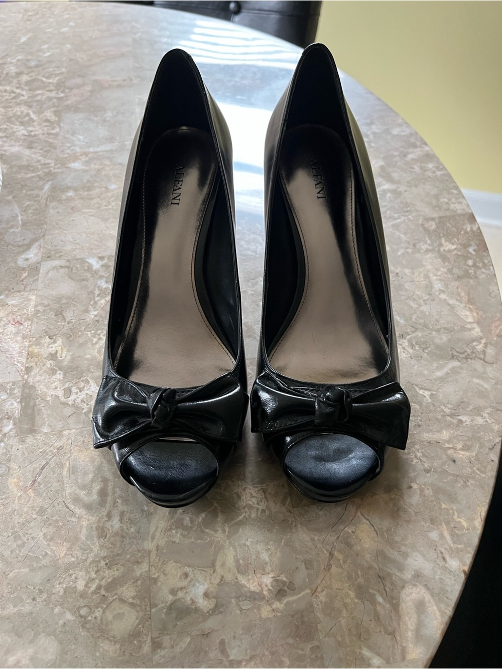 Alan Peep-Toe Bow Pump - Black New